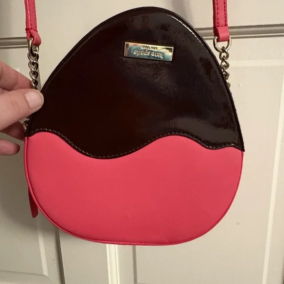 Kate Spade “Creme De La Crème” Chocolate Strawberry Leather Crossbody Bag Purse - Picture 3 of 9